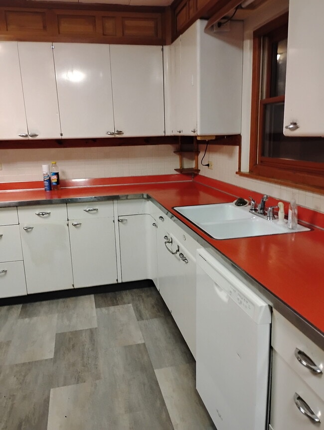 Photo - 321 E Wylie St