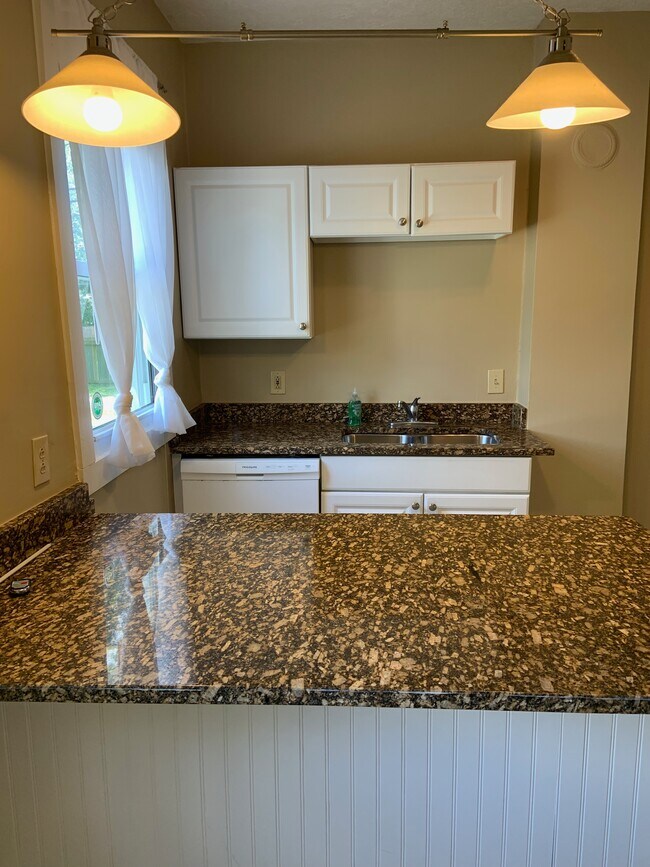 Kitchen - 2414 Indianola Ave Unit 2414