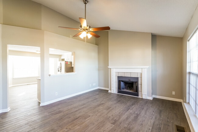 Photo - 4041 New Grange Cir