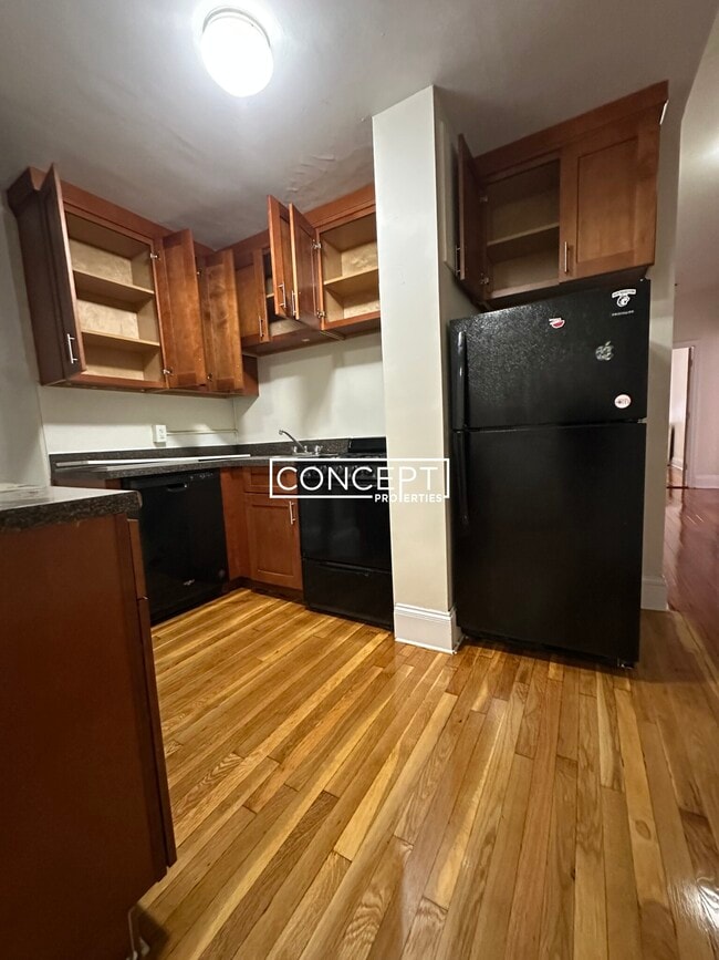 Building Photo - 1788 Beacon St Unit 2