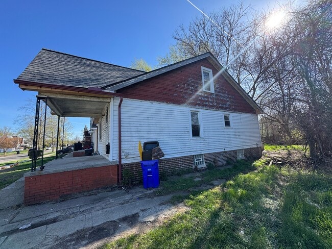 Photo - 15447 Griggs St
