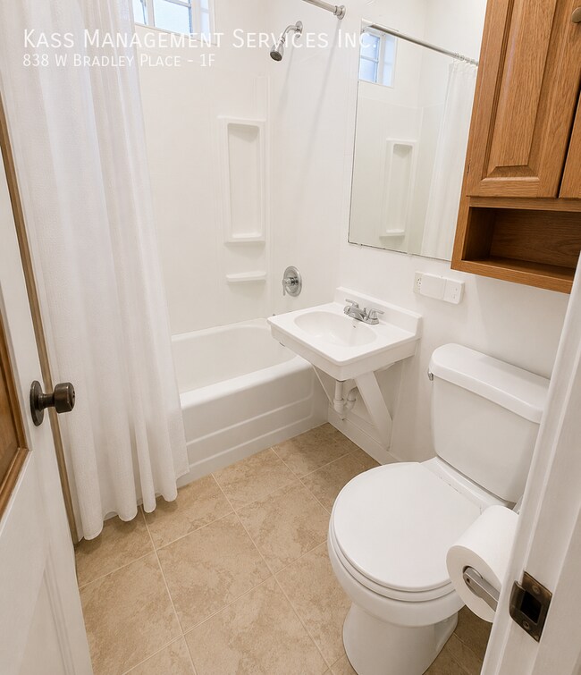 838 W Bradley Pl Unit 1F