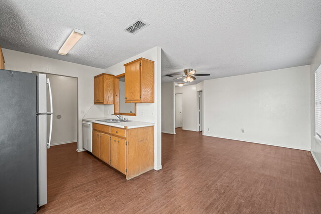 Photo - Half off first full months rent/Convenient to SPC/Tech and Med Community