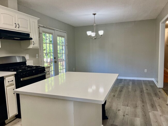 Photo - 301 Stargate Rd