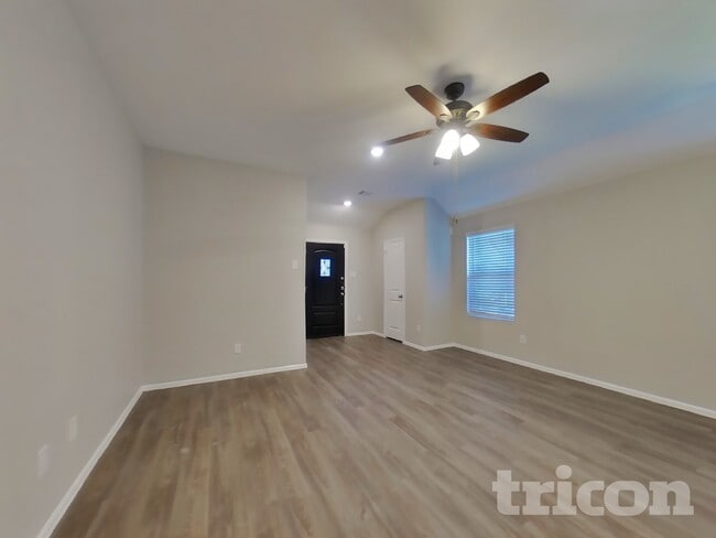 Photo - 210 Pine cavern dr