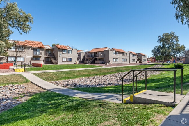 Center Park Apartments