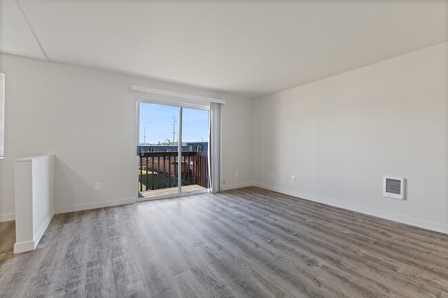 Building Photo - Crofton Apartments