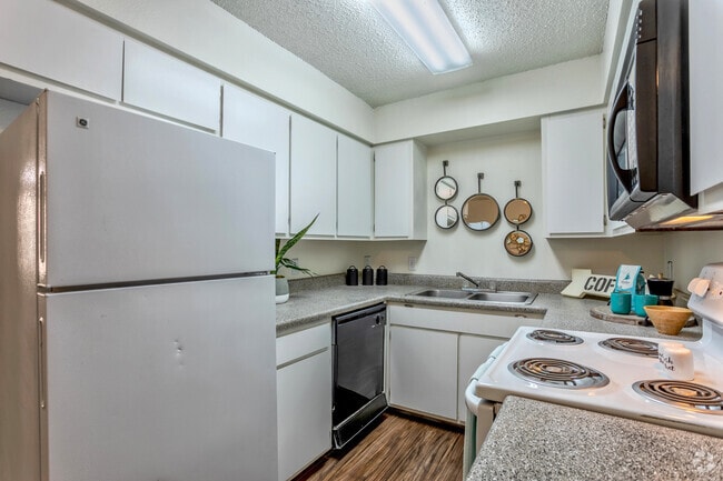 1BR, 1BA - 571 SF A1 - Kitchen