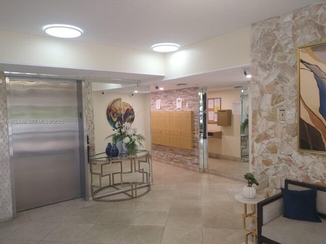 Building Photo - 3510 Oaks Way Unit 509