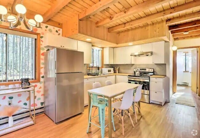 Building Photo - Charming 3BR House in Tobyhanna
