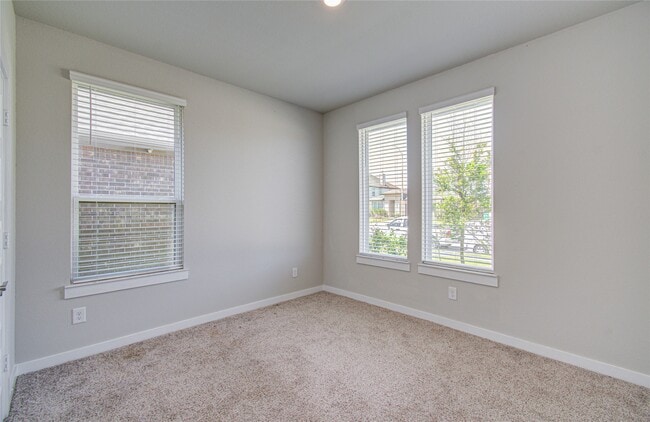 Photo - 28511 Hannahs Harbor Ln