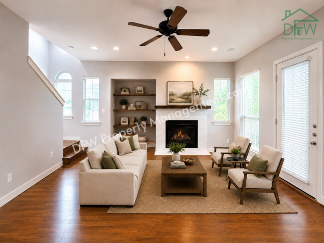 Building Photo - Luxury Renovated Townhome with Rooftop Skyline Views | Walk to Restaurants, Parks & More Unit E