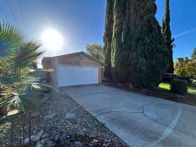 Photo - 2170 McGregor Dr