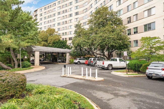 Building Photo - 1200 N Nash St Unit 214 Rental