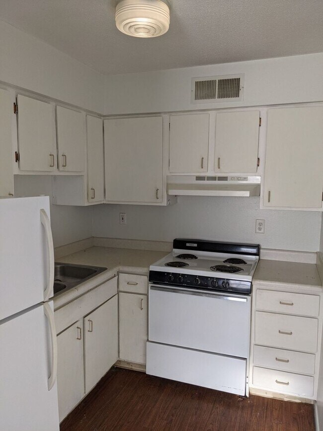 Photo - AVAILABLE FALL 2025!  Wonderful 1 bedroom,...