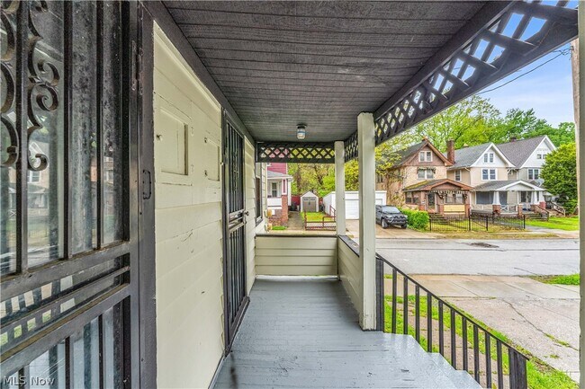 1144 E 145th St Unit 1/Right