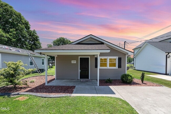 Building Photo - 409 S Center St