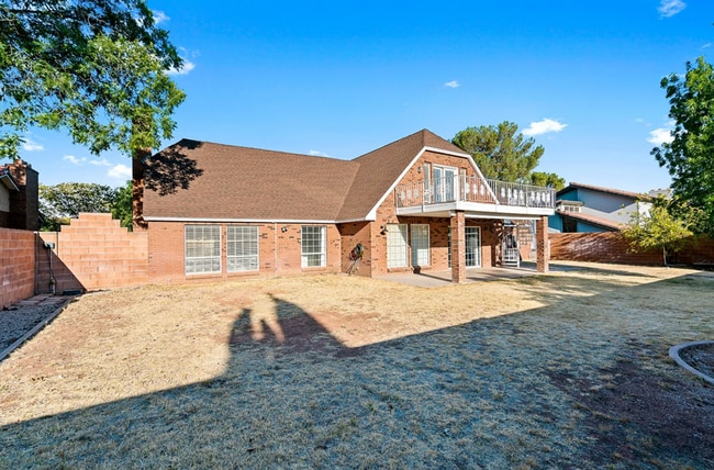 Photo - Beautiful 4 Bedroom Home! Pet Friendly