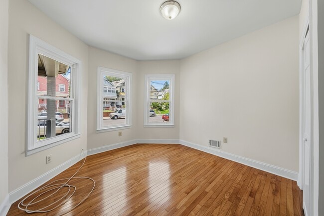 136-138-138 Elm St