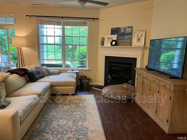 Photo - 124 Longchamp Ln