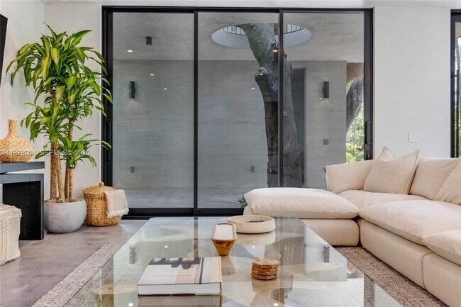 1000 NW 9th Ct