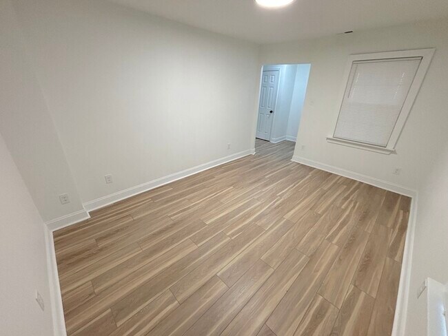 Photo - 102 Cushing St