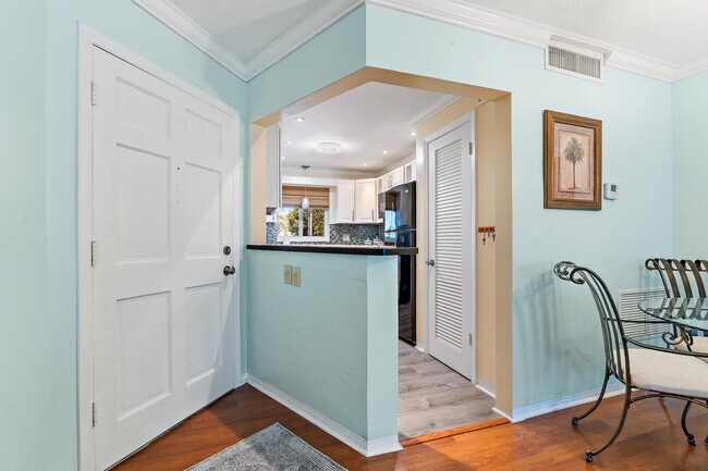 4 Westwood Ave Unit 204