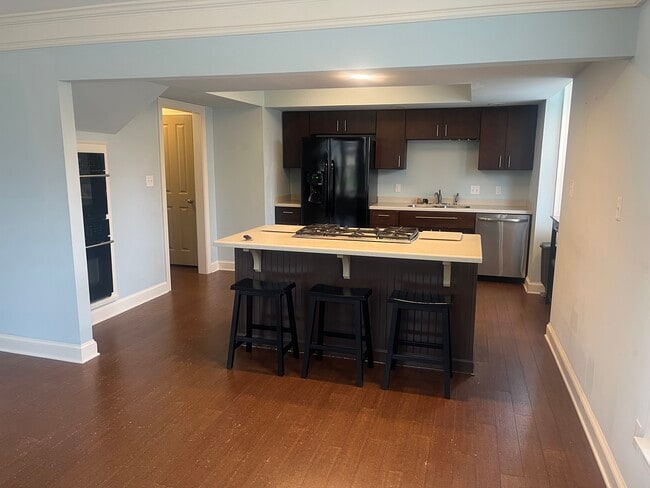 Photo - 400 Warner Ave