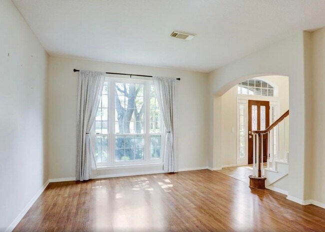 Photo - 1427 Roundleaf Ct