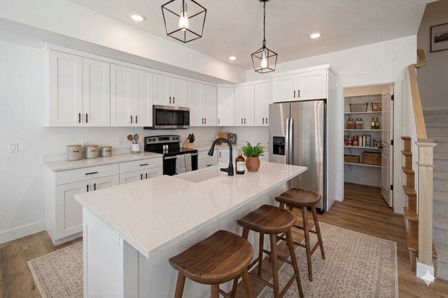 Photo - 465 W 490 N