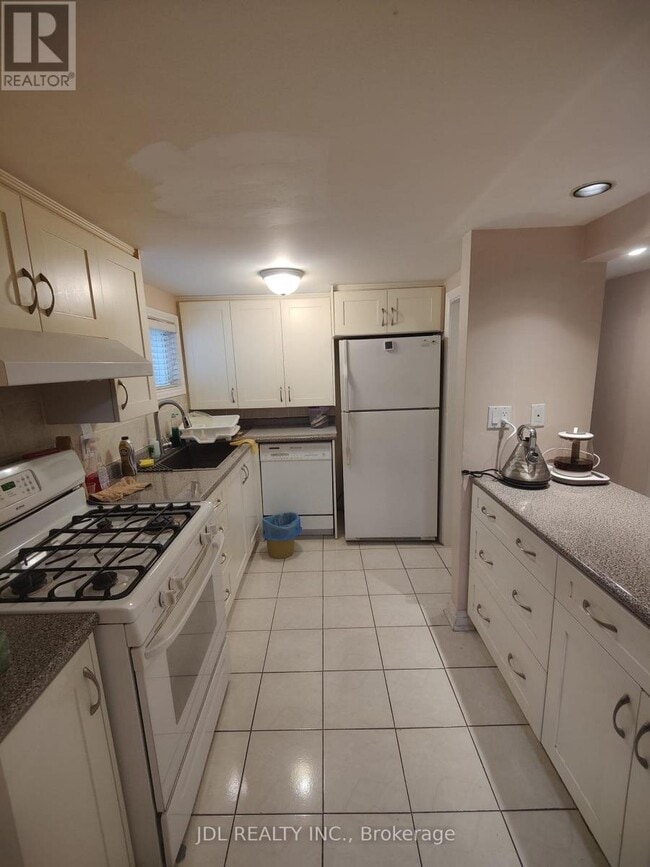 Photo - 30 Orangewood Crescent