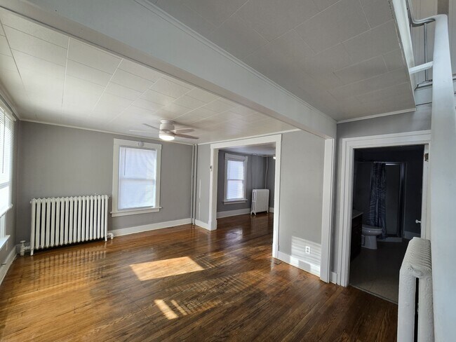 Photo - 214 2nd St SW