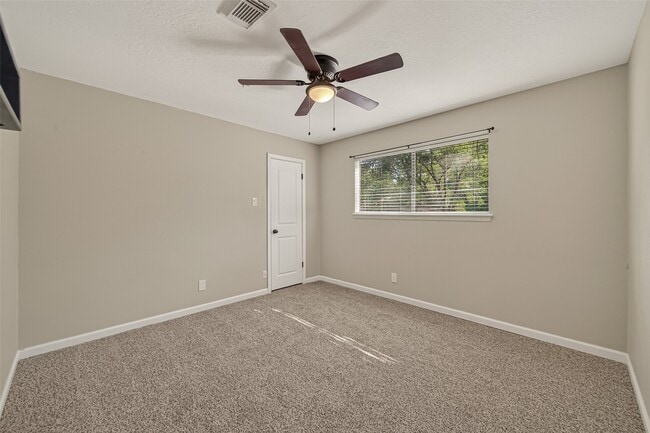 Building Photo - 3 Nutmeg Ct