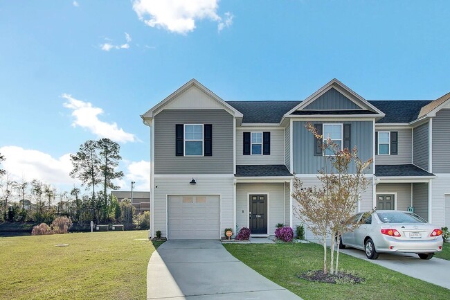 Photo - 3 Bedroom 2.5 Bath Townhouse in Lakeview Commons - Goose Creek