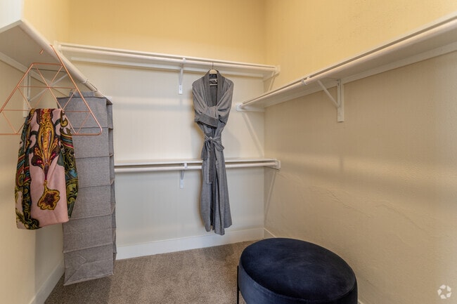 1BR, 1BA - 842SF - The St. John