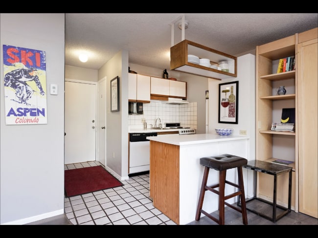 Photo - 725 E Main St