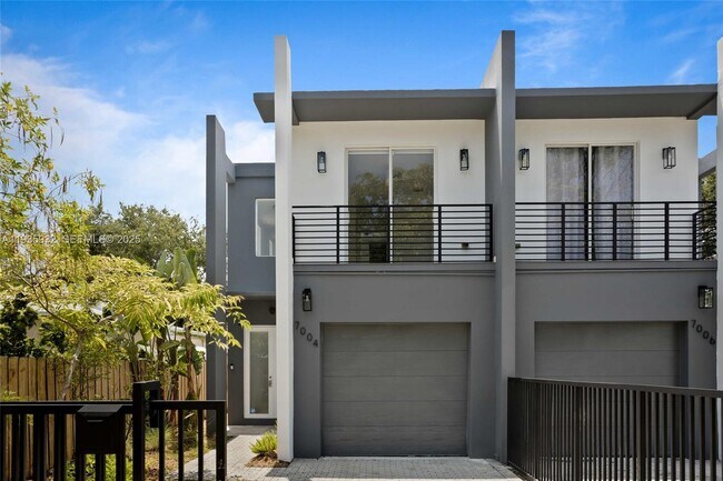 Photo - 7004 NE 5th Ave