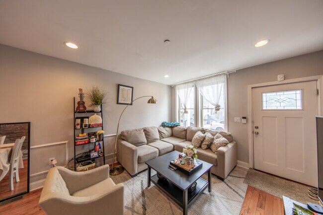 Living room - 2137 Sears St