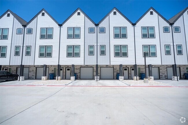 Building Photo - 2519 Washington St Unit 204 Rental