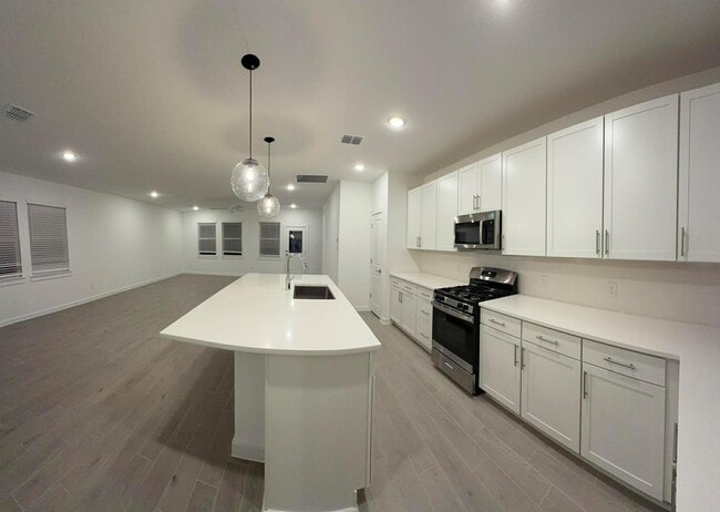 Building Photo - 4715 Bay Vista Dr