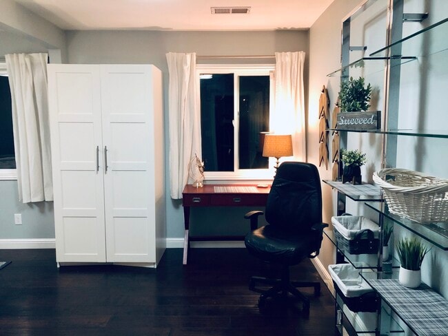 Photo - 949 62nd St Unidad Middle Bedroom