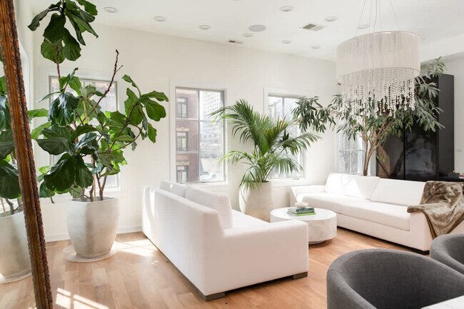 22 E Elm St Unit SI ID1364276P