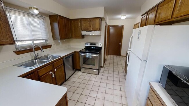 Photo - 2872 Elmwood Ave