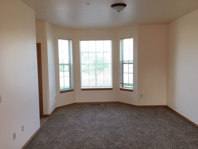 Photo - 833 Peace Ln