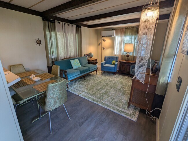 Ample seating for you and your guests. - 1334 Boucher St