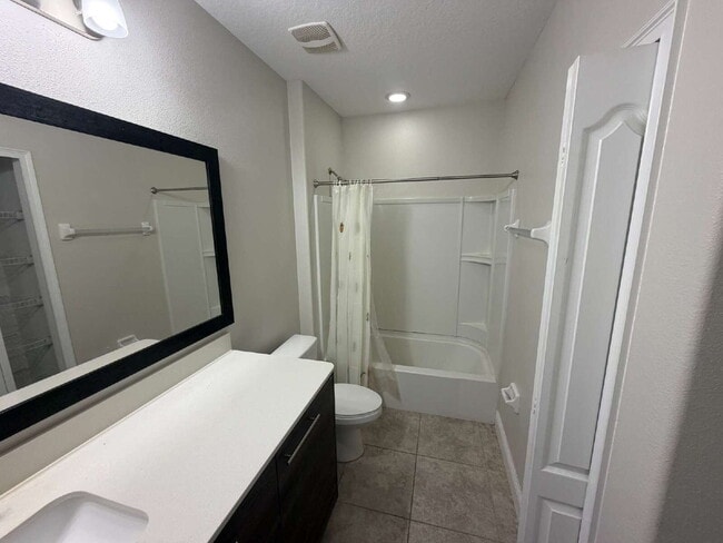 Photo - Charming 2-Bed Townhouse with Granite Eleg...