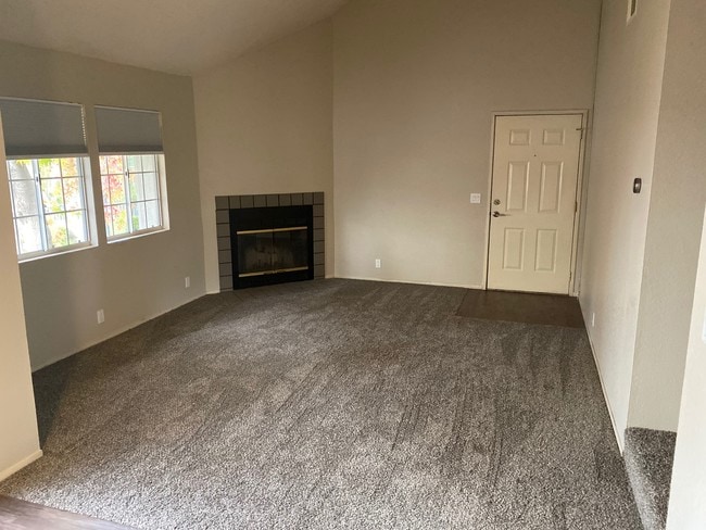 Building Photo - 1033 Southwood Dr Unit X