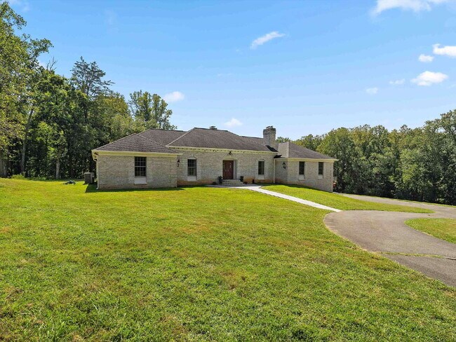 Building Photo - Stunning Oakton Retreat on a Sprawling 5-A... Rental