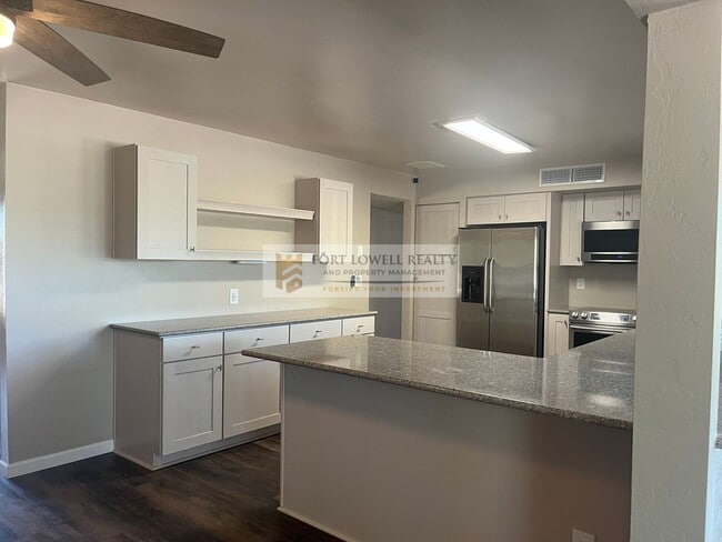 Photo - Beautiful 3 bedroom 2 bathroom with washer...