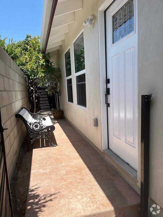 Building Photo - Modern 2-Bedroom ADU in the Heart of Ventu... Rental